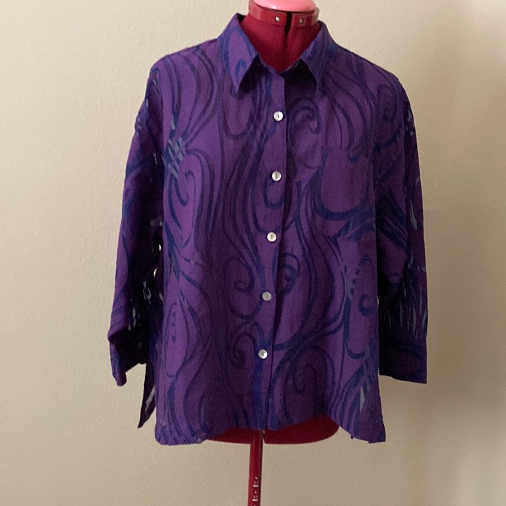 Chico’s size 3=XL purple & black blouse 77% rayon 33% nylon Made in Turkey
